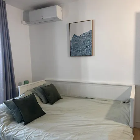 Climatise Avec Terrasse Port & Centre A Pied Acces Autonome *